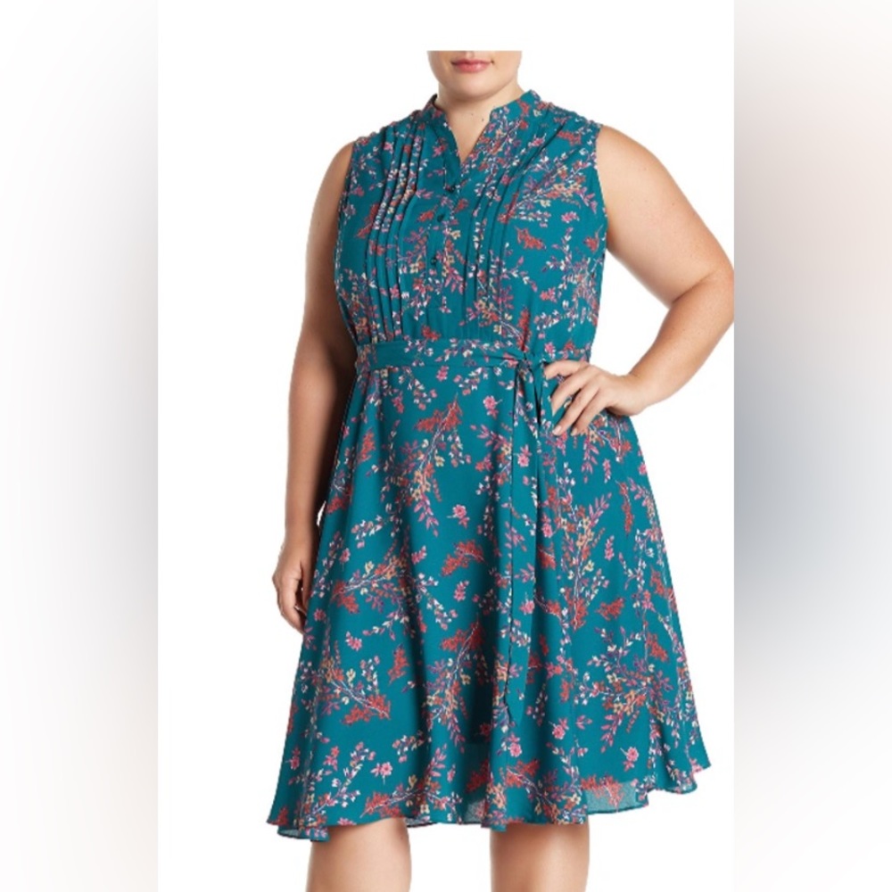 SLEEVELESS FLORAL PRINT PINTUCK PLEAT DRESS